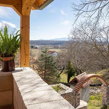 Casa de Férias 2 Bedroom Amazing In Obrovac Sinjski
